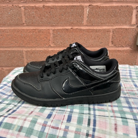 Nike Dunk Low Triple Black Golf
Size 4 Y - Picture 2 of 9